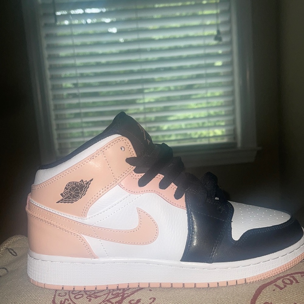 Nike Jordan 1’ Mid’s (crimson/ coral)